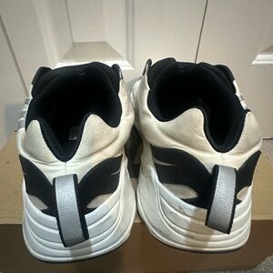 Yeezy 700 size 7.5